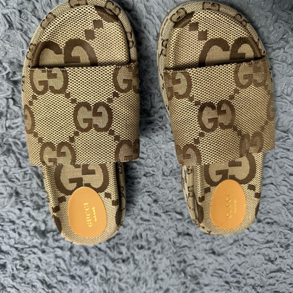Gucci plataform size 7
Used one time. That’s like new.. I have the receive.